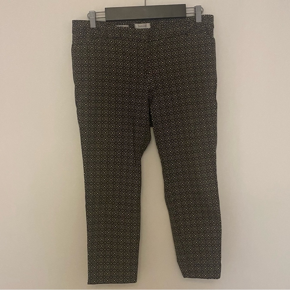 Van Heusen Women’s Black & Cream Slim-Fit Cropped Pants, Size 14, Chic Classic